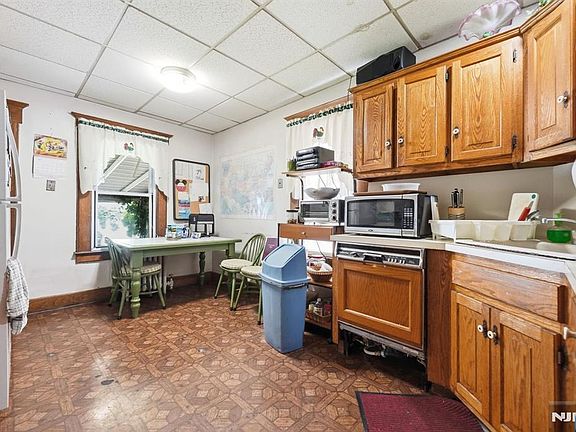 5th image of 26 Grove St
