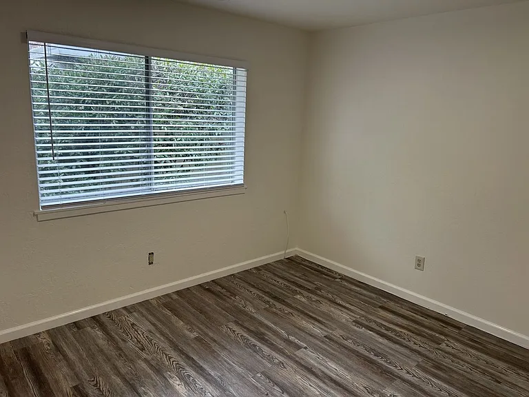 463 Coffield Ave — Photo 15