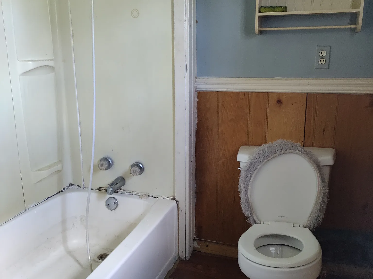 2 bed, 1.5 bath, 1442 sqft, $900 — Photo 2