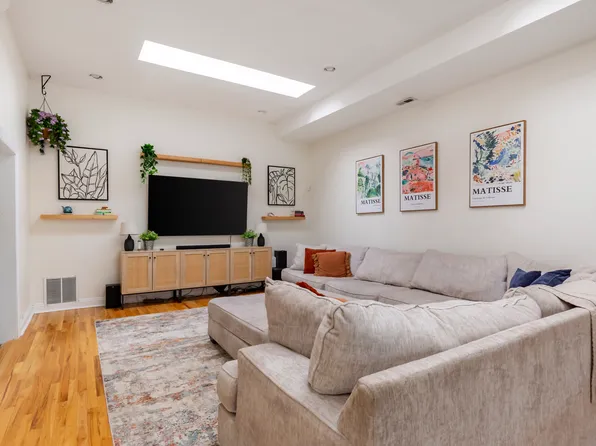 (undisclosed Address), Chicago, IL 60659