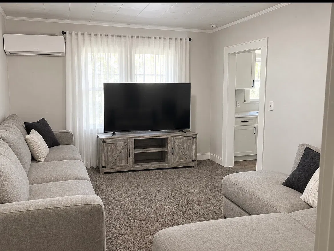 3 bed, 1080 sqft, $1,295 — Photo 2