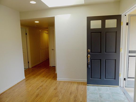 3rd image of 413 Pinehurst Ave