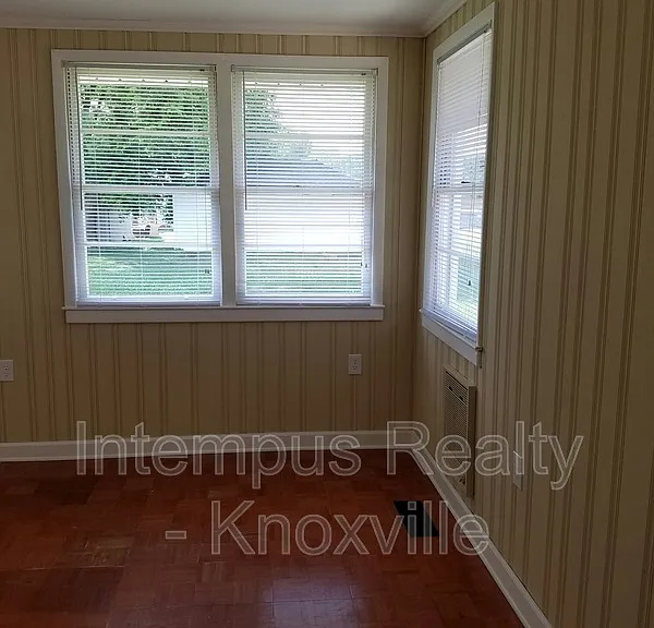 1900 Nickerson Ave — Photo 11