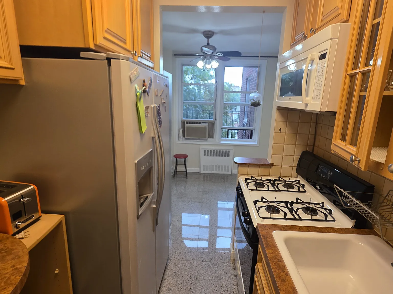 Studio, 600 sqft, $1,800 — Photo 2