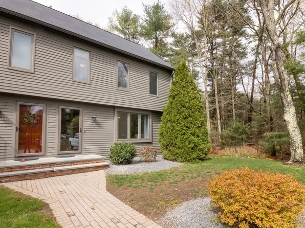 13 Village Way APT F, Norton, MA 02766