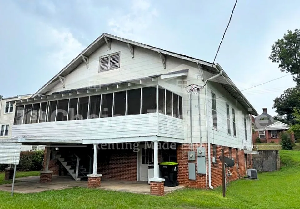302 East Coffee Street A Talladega, AL 35160 - 1 — Photo 2