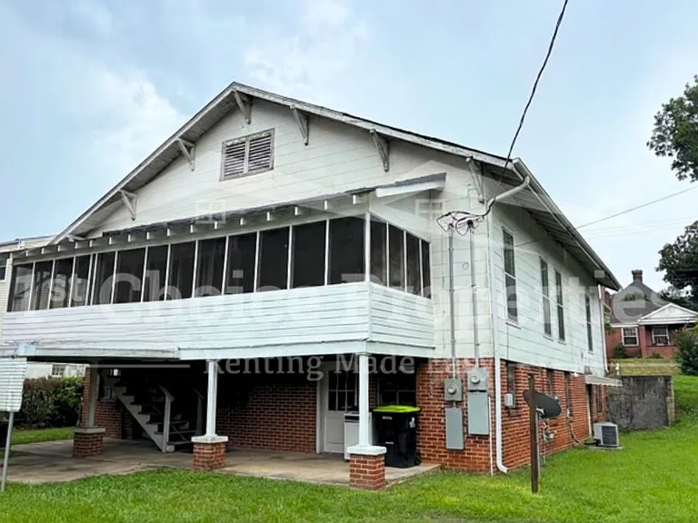 302 Coffee St E #A-1 — Photo 2