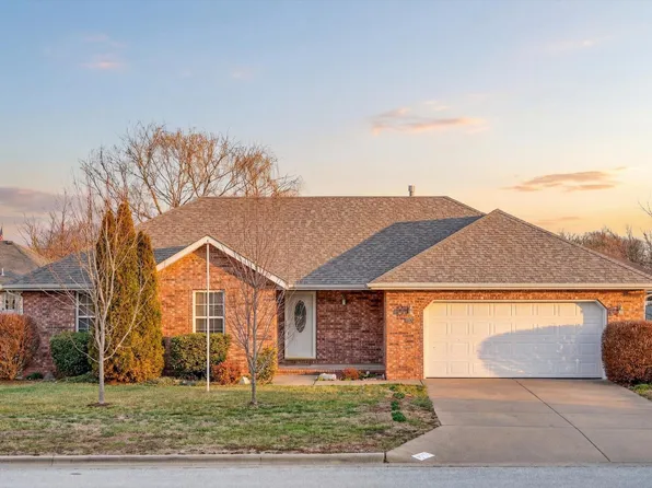 1103 E Chesapeake Drive, Ozark, MO 65721