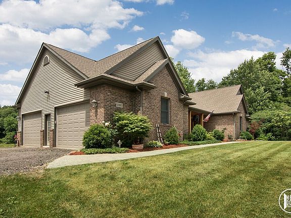3rd image of 9389 Woodway Ln