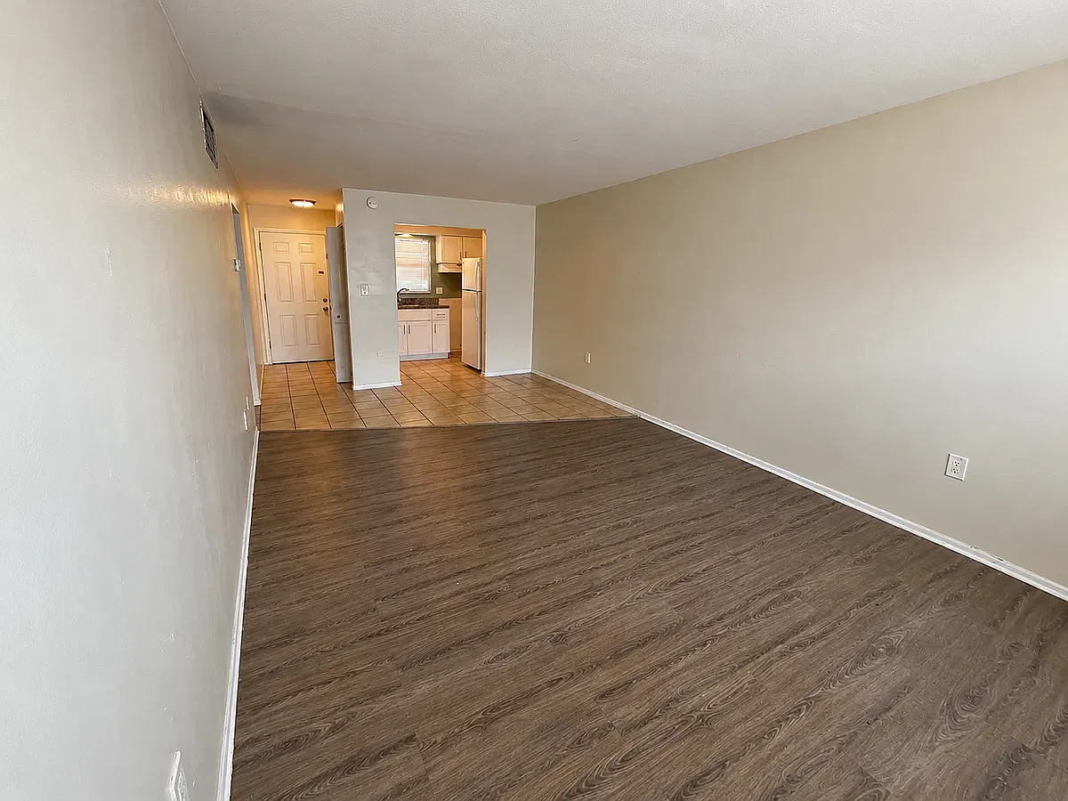 3855 Broadway — Photo 4
