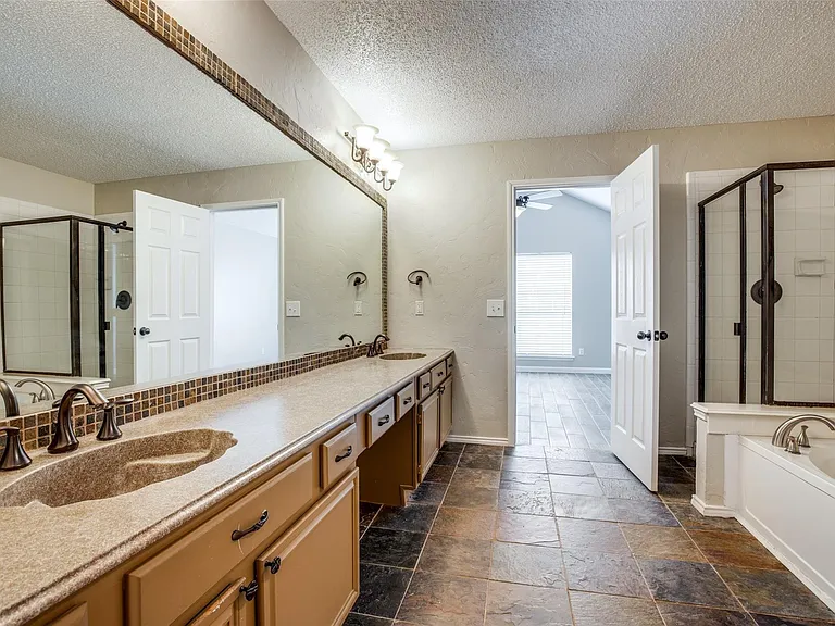 4528 Fargo Dr — Photo 5