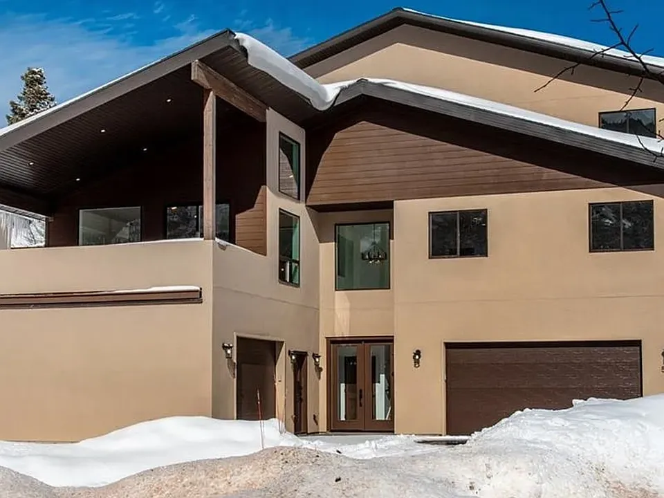 570 Aspen Dr