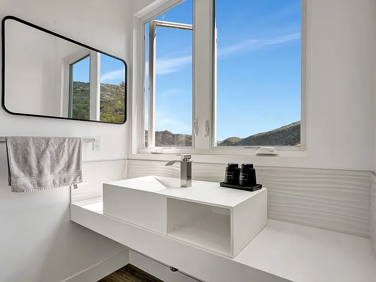 990 Alta Vista Rd — Photo 32