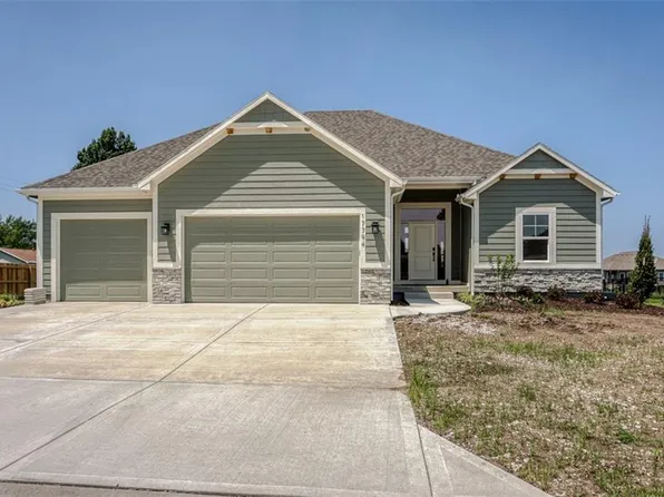 17794 S Myrna Dr, Olathe, KS 66062