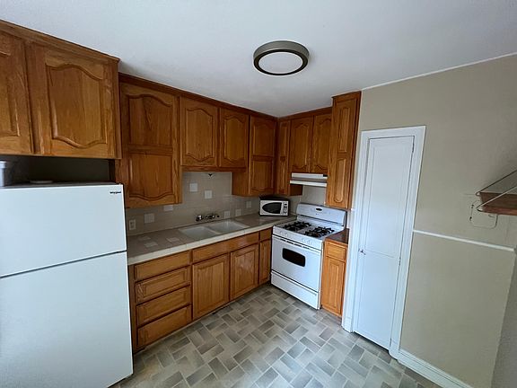 2nd image of 557 Dudley Dr #557