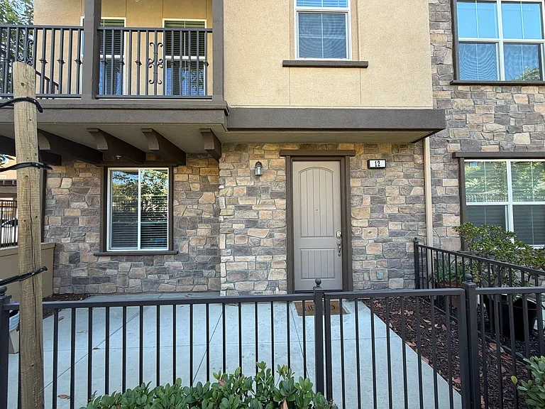 12 Wesley Way — Photo 2