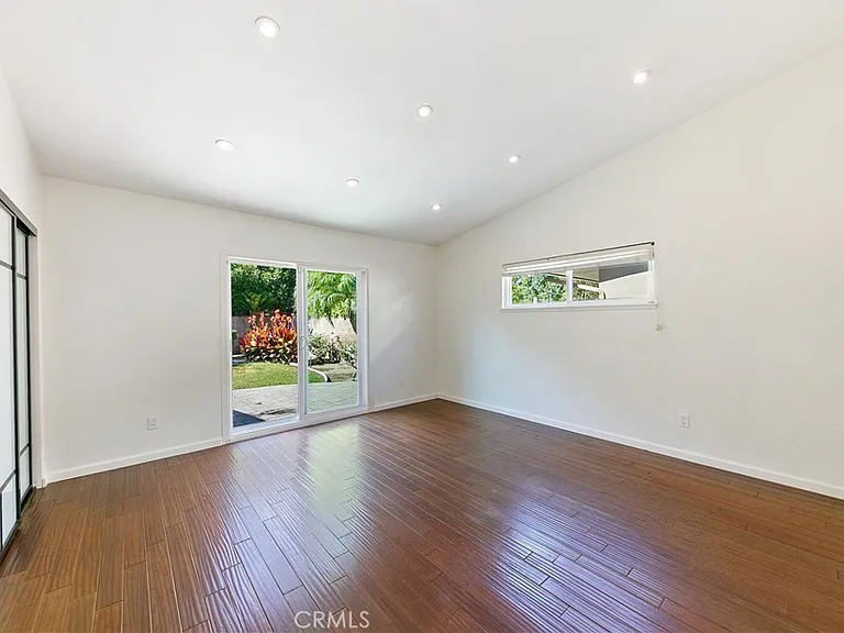 22951 Austin St — Photo 38
