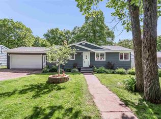 704 Maple Bend Dr, Duluth, MN 55811