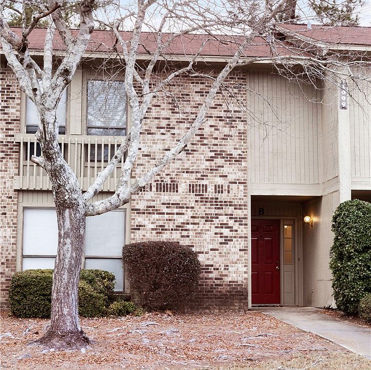 1st image of 1009 Stonegate Dr APT B