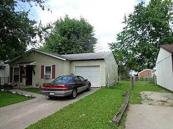 3 bed, 900 sqft, $1,290 — Photo 2