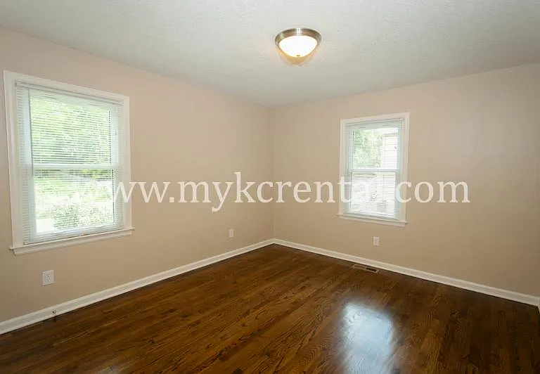 5329 Linden St — Photo 5
