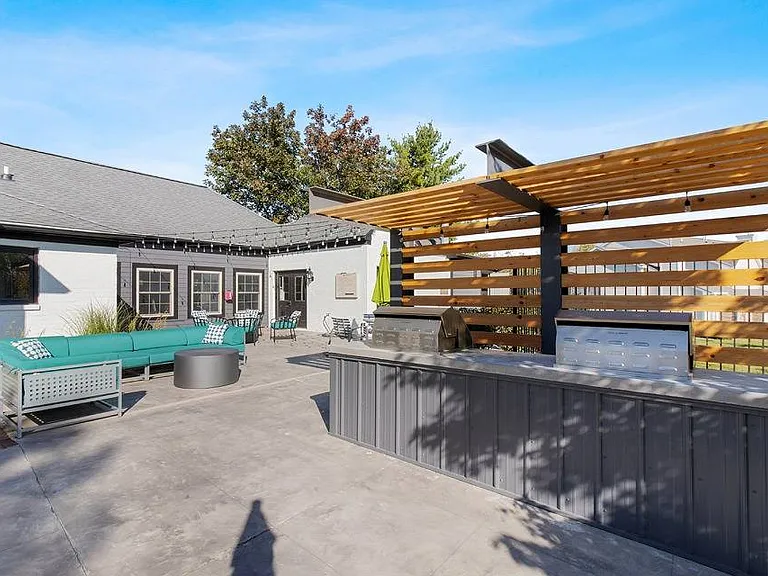 ReNew Jordan Creek — Photo 11