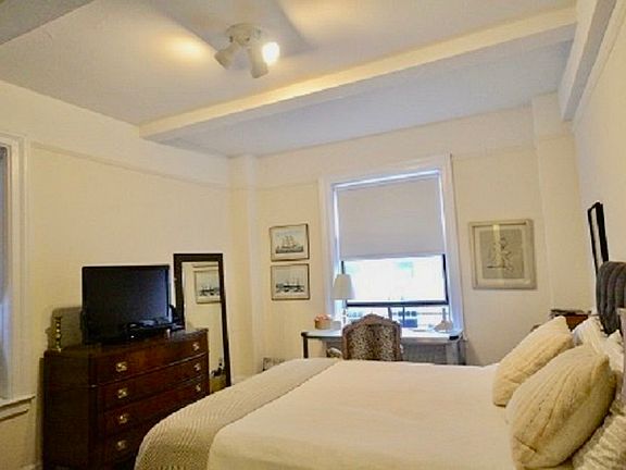 2nd image of 145 W 71st St APT 8A