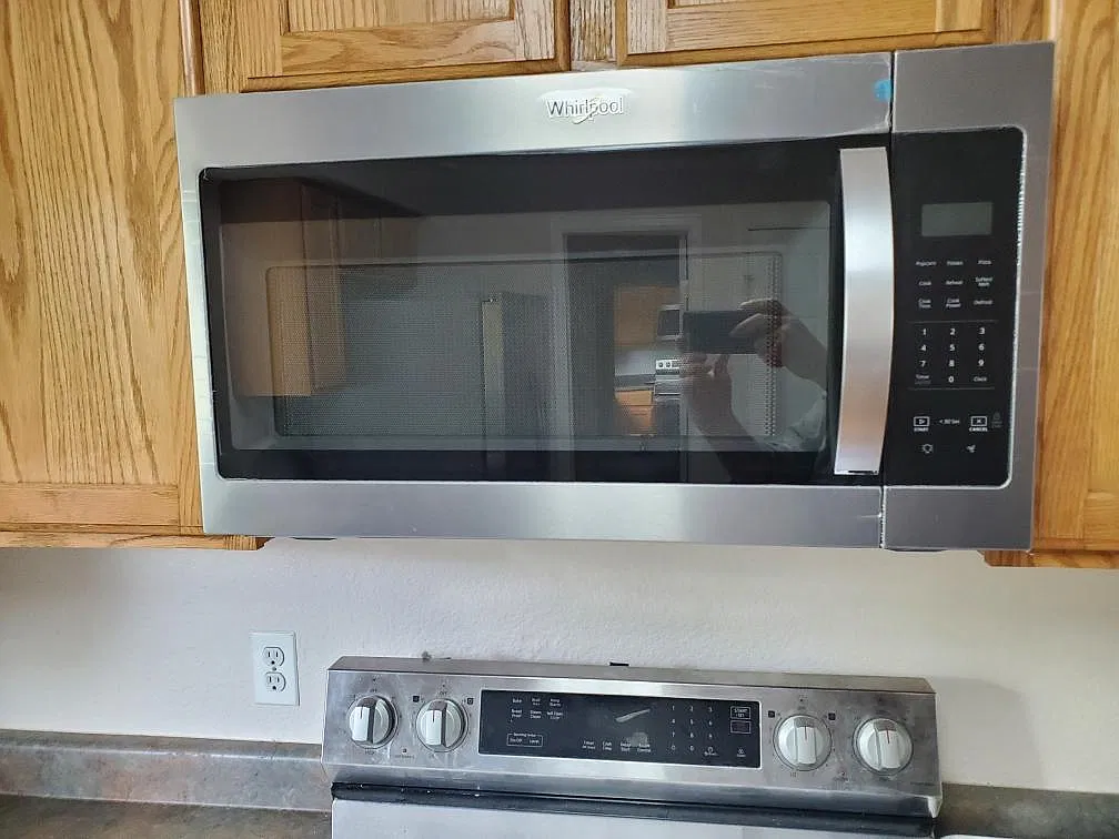 3 bed, 2.5 bath, 1800 sqft, $2,500 — Photo 3