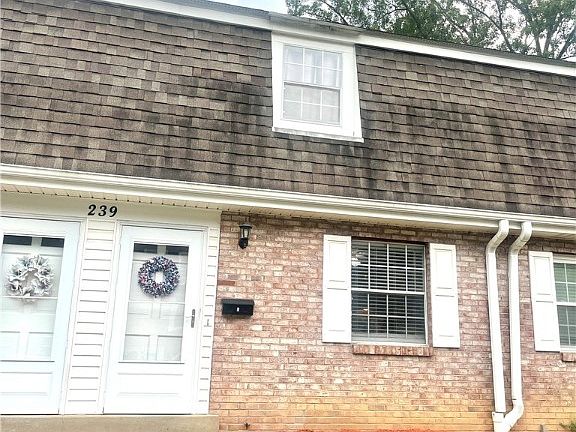 2nd image of 239 Whitestown Vlg APT D