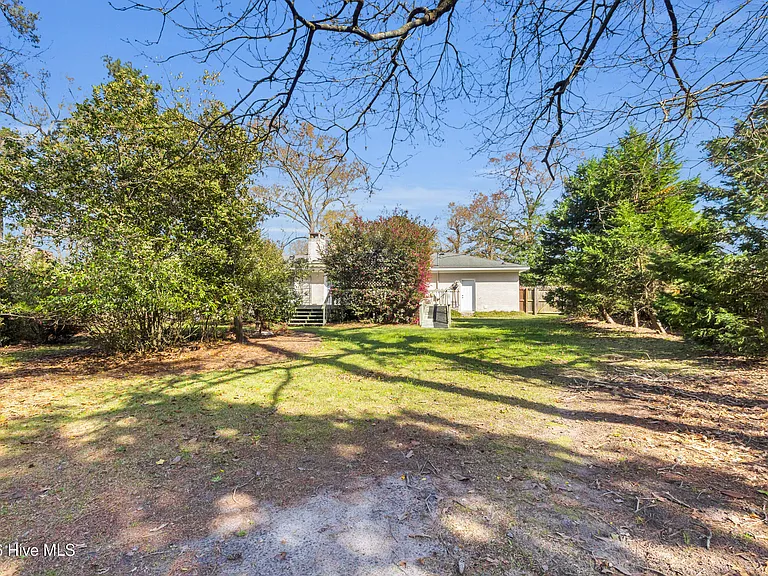609 Edgehill Rd — Photo 3