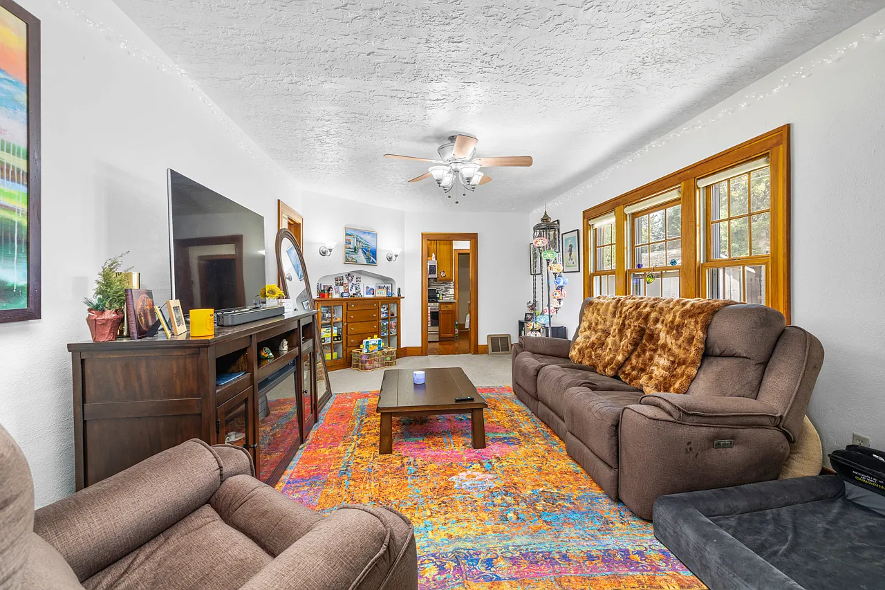 2 bed, 1784 sqft, $2,100 — Photo 3