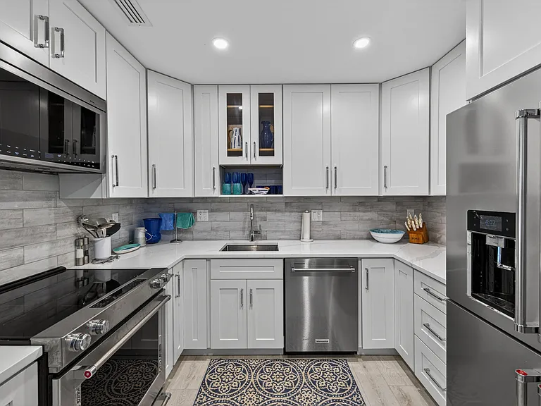 6429 Bay Club Dr #3 — Photo 27