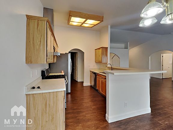 5th image of 619 Garden Cir
