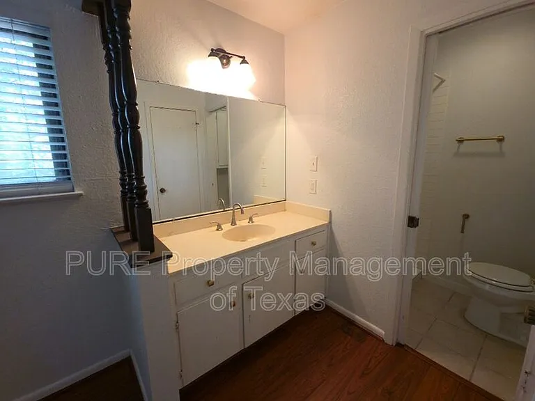 3000 Lakeside Dr — Photo 26