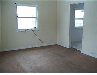 3rd image of 923 S Gladstone Ave