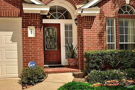 Gorgeous curb appeal and walkway for all your guests.