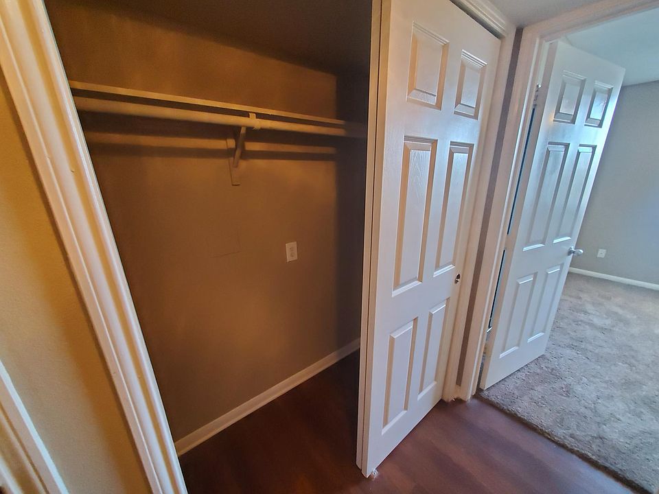 1st image of 105-302 University Dr #105