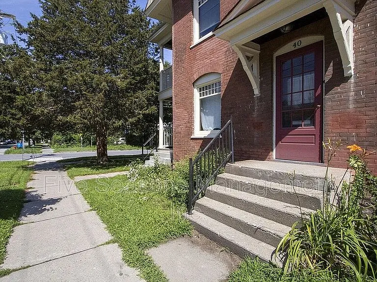 40 Monroe St — Photo 1