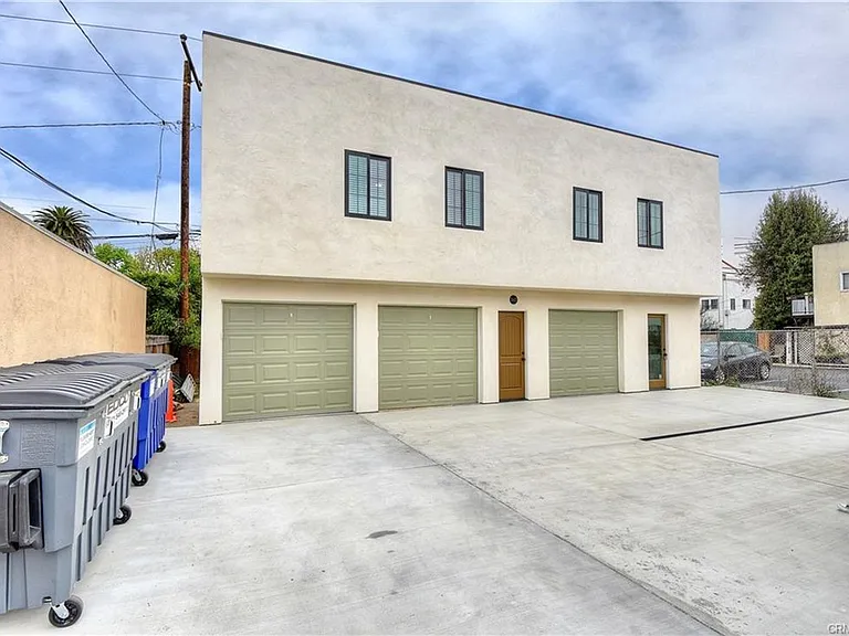 375 Termino Ave — Photo 13