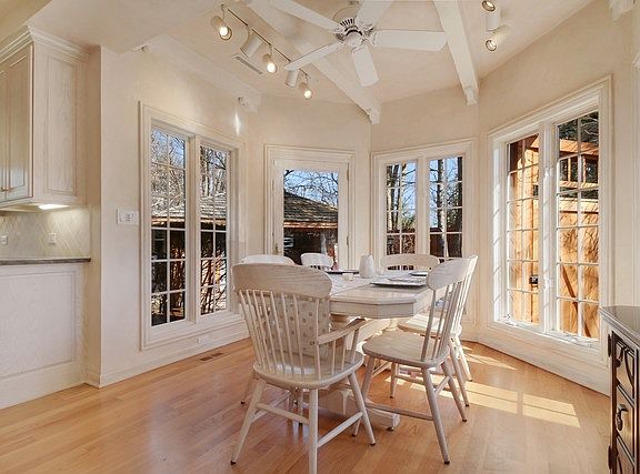 3rd image of 734 Glen Ct