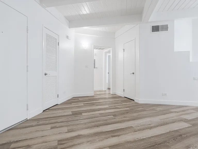 7918 Reseda Blvd — Photo 43