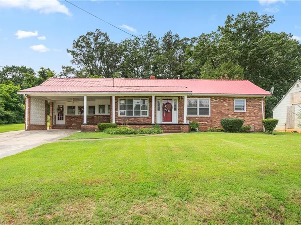 136 Sunflower Rd, Reidsville, NC 27320
