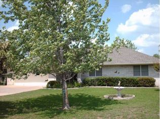 900 N 4th St, Jarrell, TX 76537
