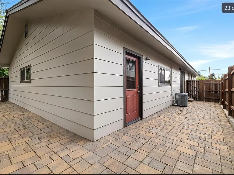 1531 NW 10th St — Photo 21