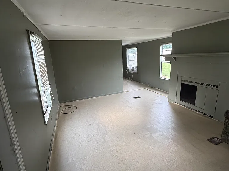 321 Lacross Rd — Photo 5