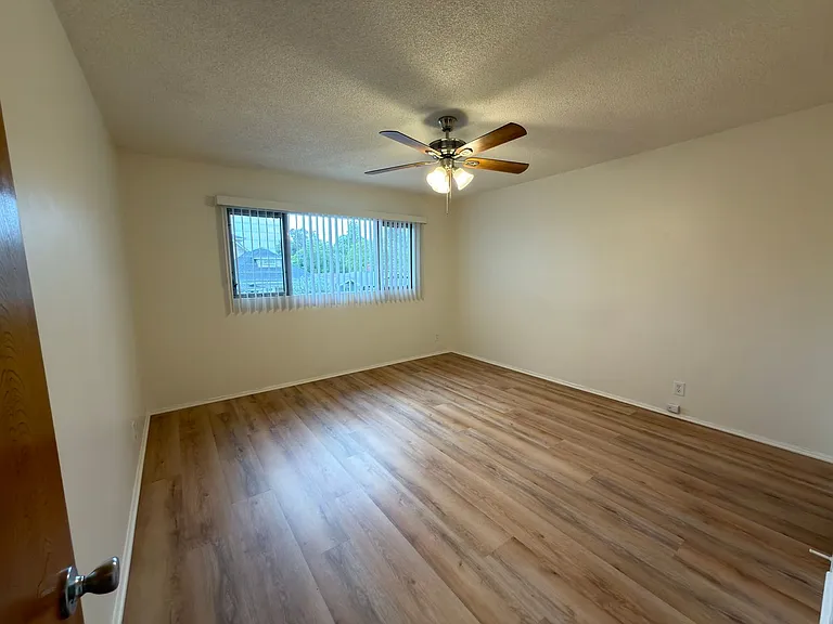 304 E Almond Ave — Photo 10