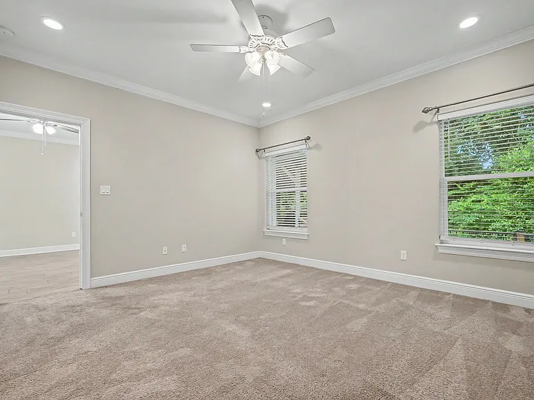 490 Soundview Ct — Photo 25