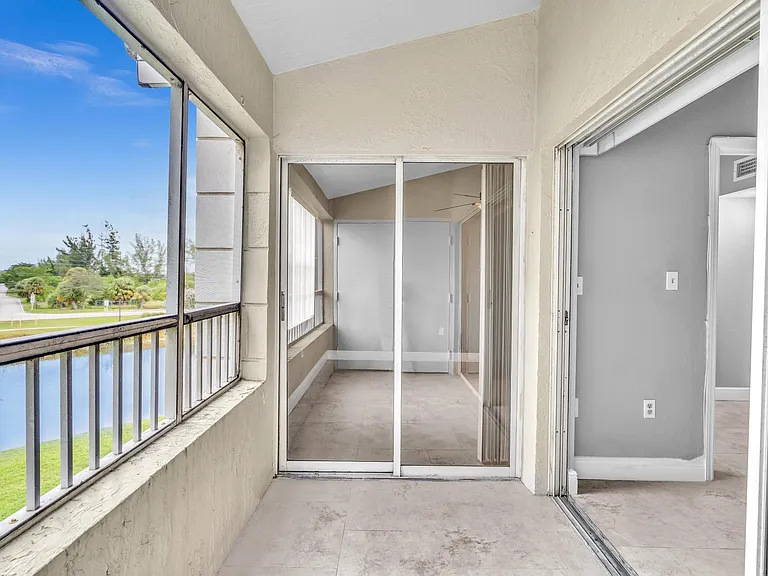 2881 N Oakland Forest Dr #307 — Photo 15