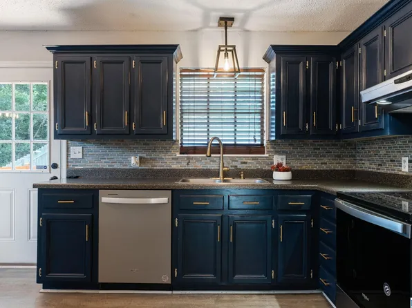 513 Bennett Dr, Alabaster, AL 35007