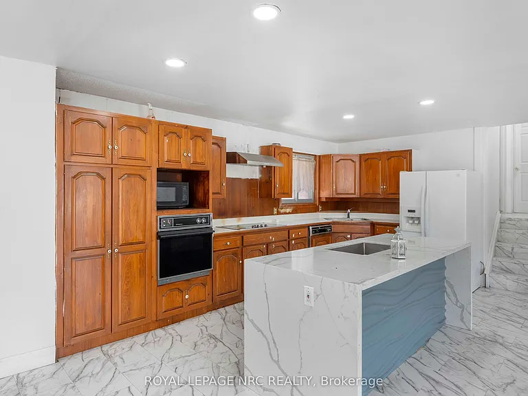 35 Eugene St — Photo 15